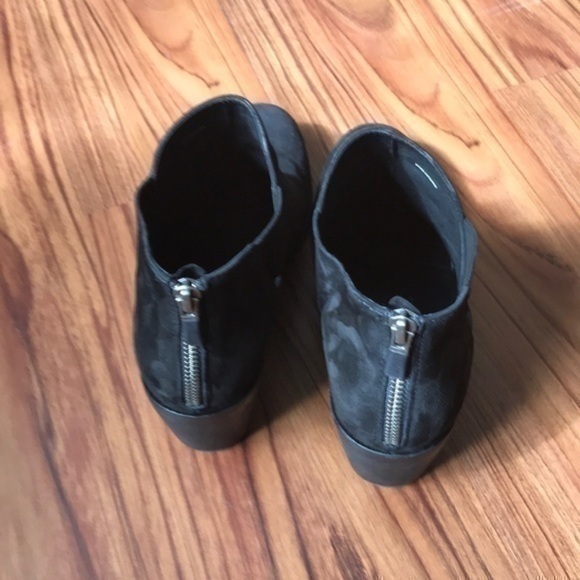 Eileen Fisher beautiful black booties size 7.5. Used - Picture 3 of 7